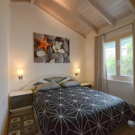 Wood Metal Glass Apartment Kontokali