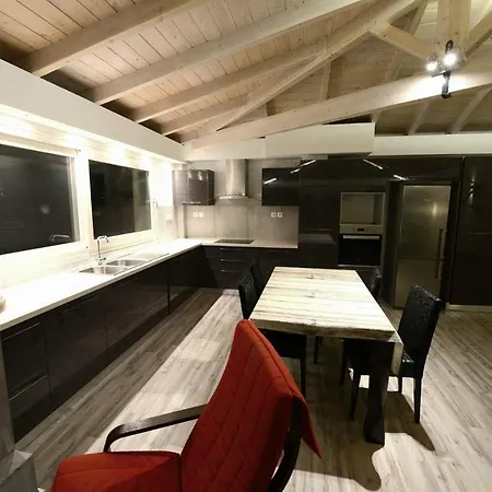 Wood Metal Glass Appartamento